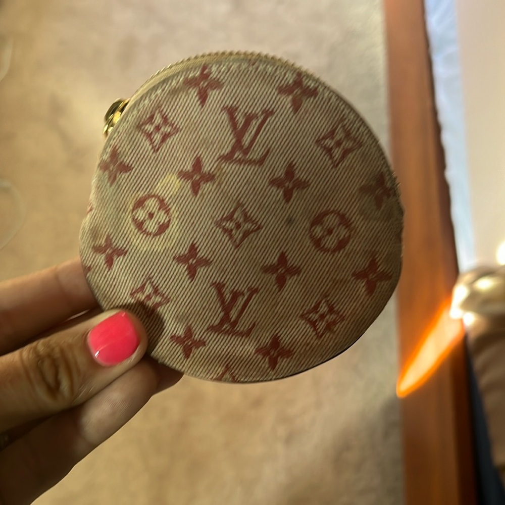 Round Louis Vuitton monogram coin purse
